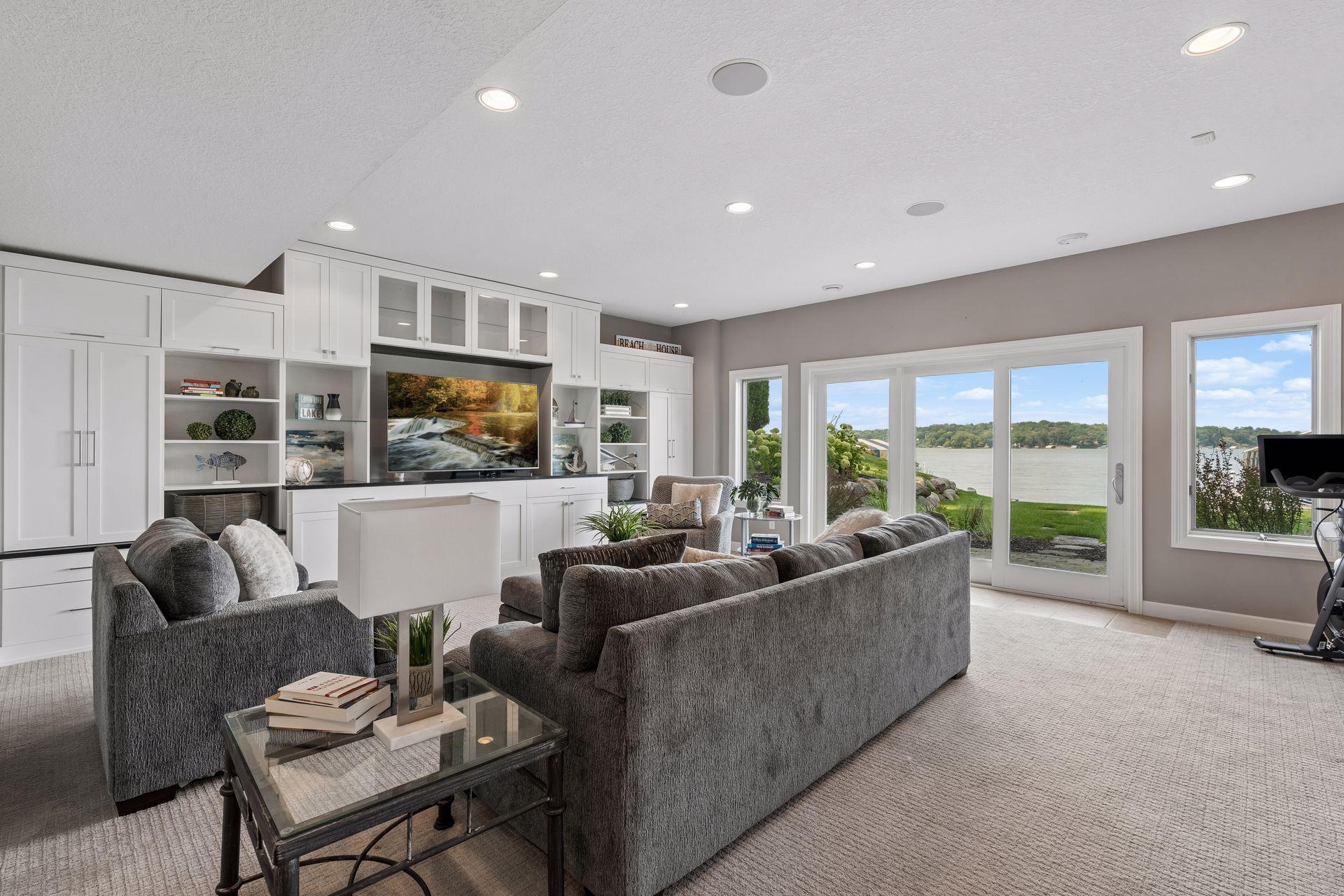 LL walkout family room