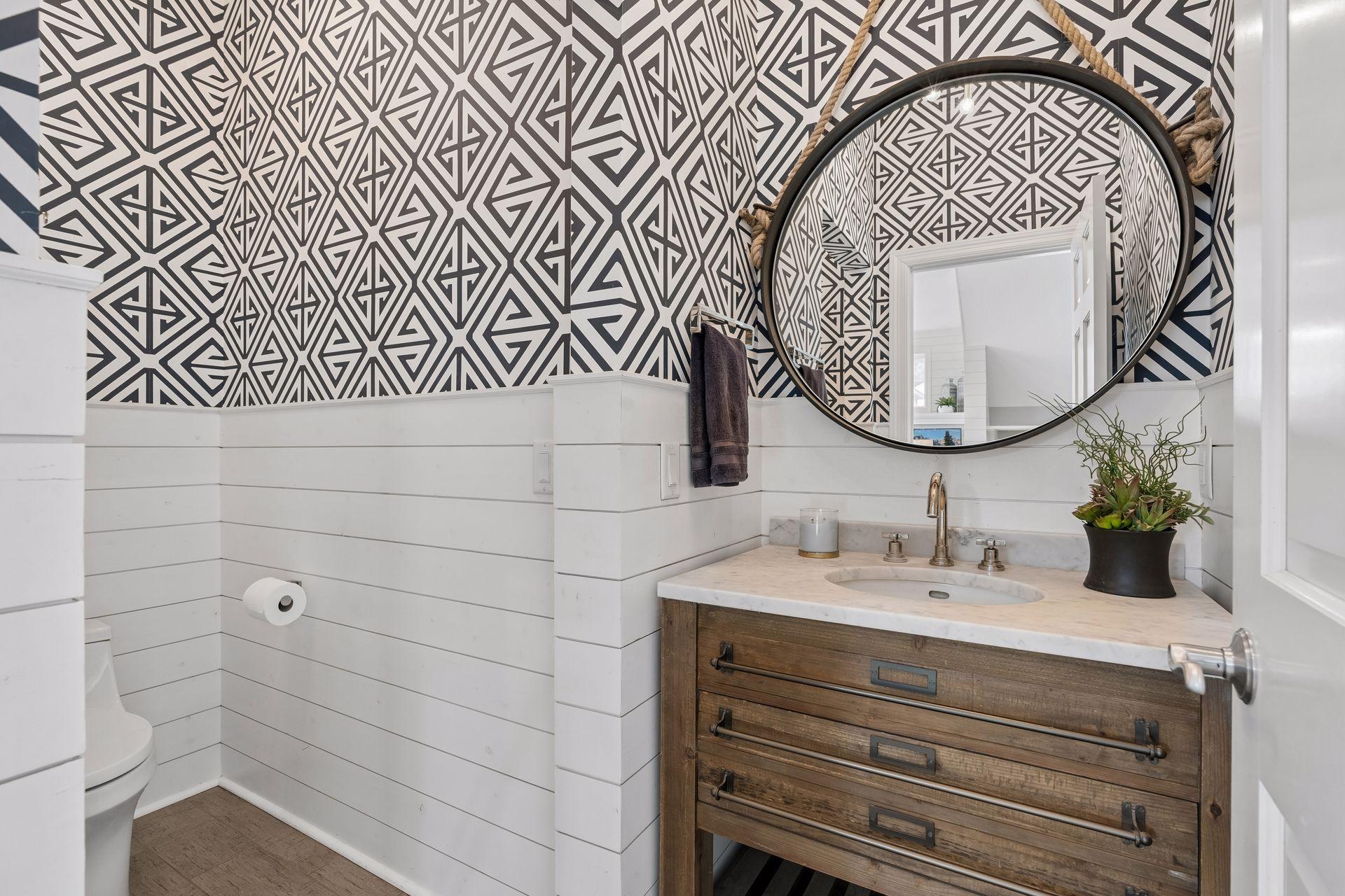 Main level guest bath