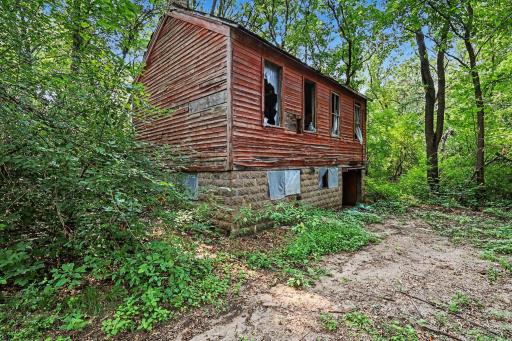 Awesome opportunity here! Functional workshop and storage