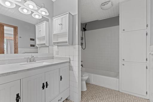 Main floor full bathroom