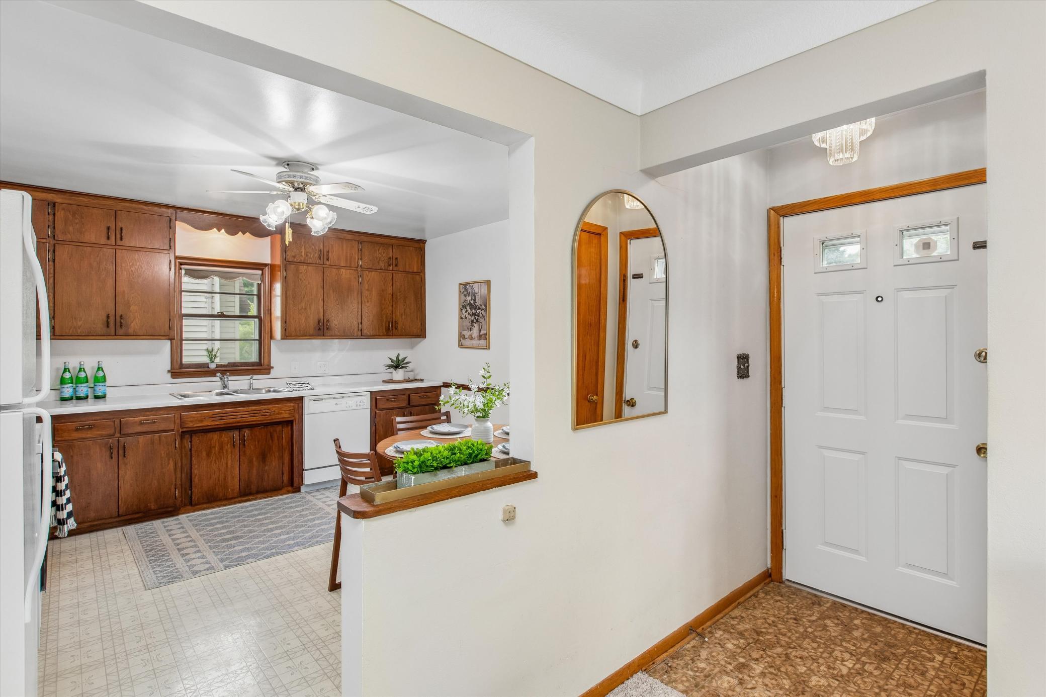 Generous entryway and a kitchen with room to move around in!