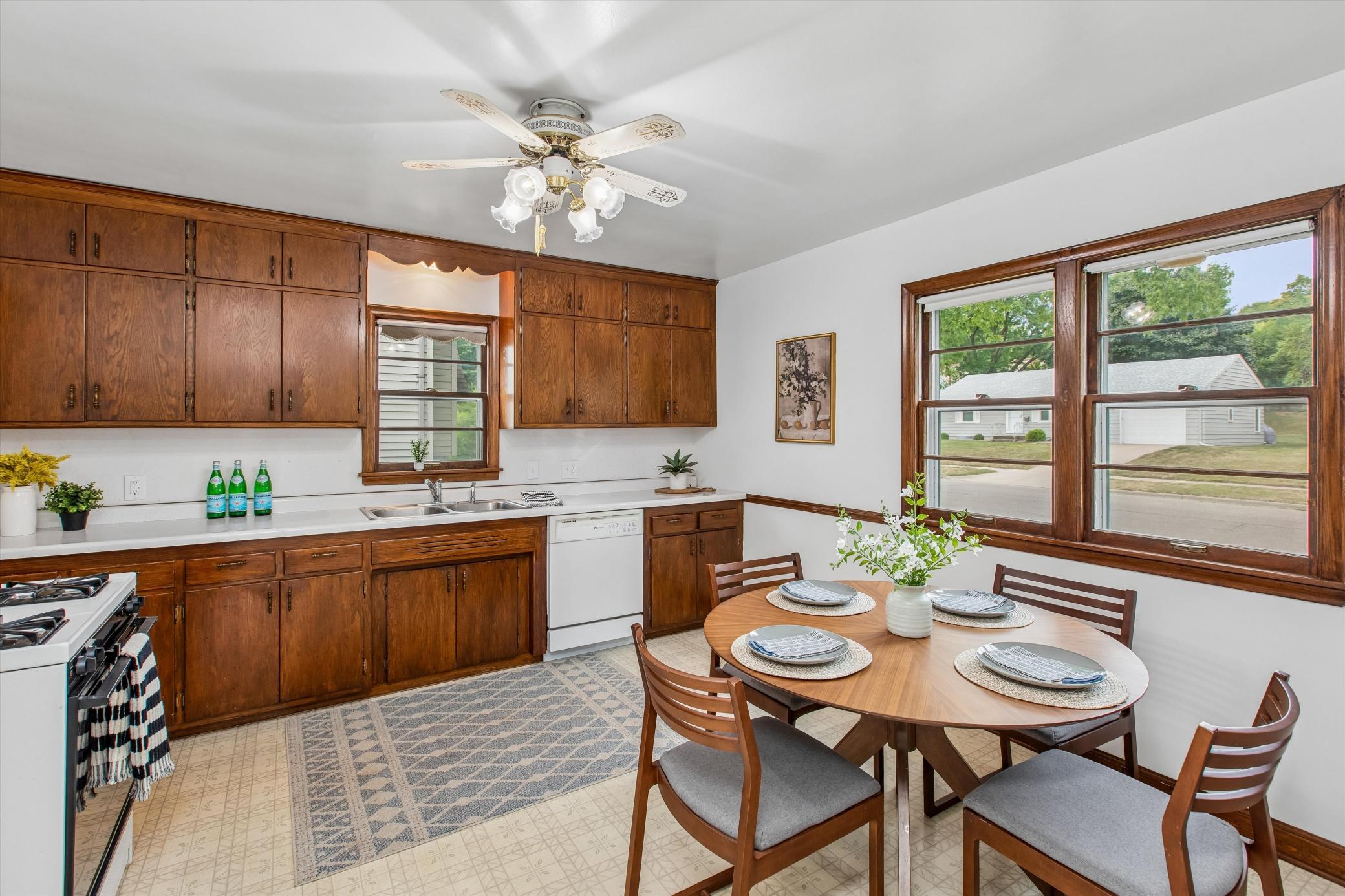 Lovely kitchen! This home is super clean throughout! No smoke or pets!