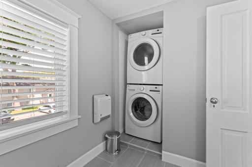 Upper bath with laundry
