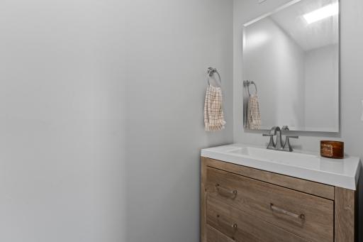 Main floor 1/2 bath