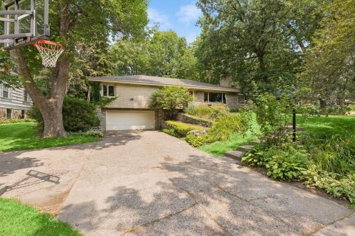 2237 Edgcumbe Road, Saint Paul, MN 55116