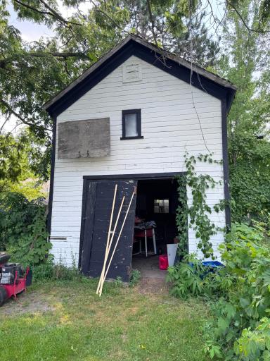 A look at the old-timey "carriage house" in the backyard. Make this your restoration project for some fun hobby space!