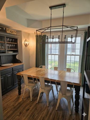 Views of the dining room when it's furnished.