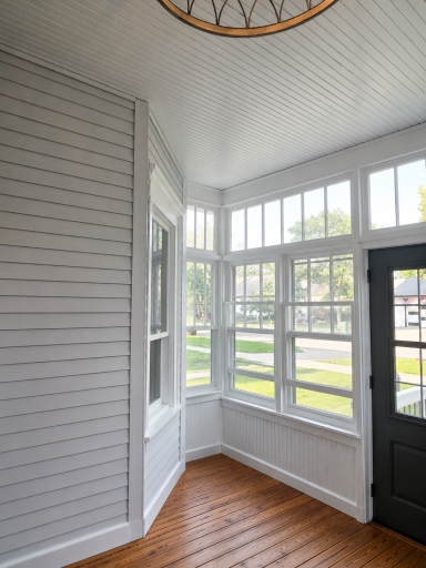 Another angle of the 3-season porch.