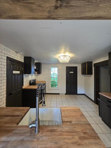 More views of the kitchen.