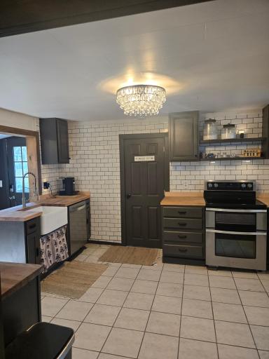 A shot of the kitchen.