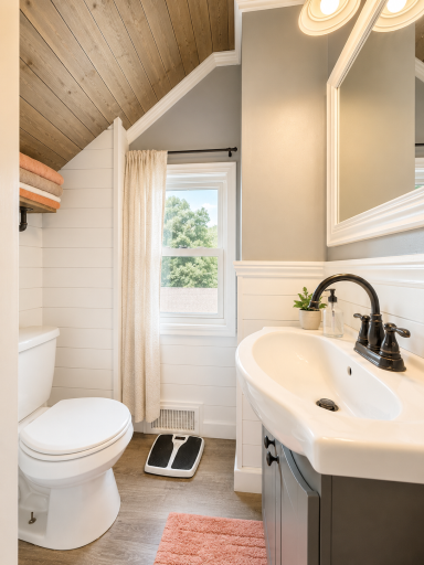16 Bath Upper Level (2).png