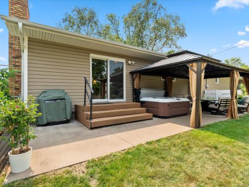 Welcome to the back patio, from family room.