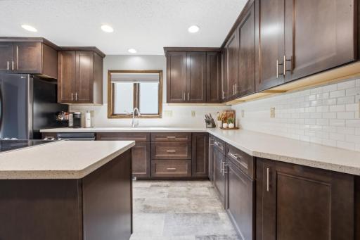 186 Prairiewood Drive S, Fargo, ND 58103