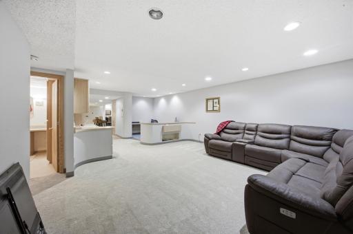 186 Prairiewood Drive S, Fargo, ND 58103