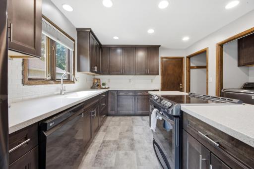 186 Prairiewood Drive S, Fargo, ND 58103