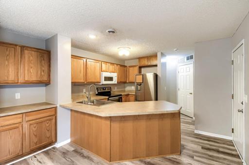 2575 Yellowstone Dr - Web Quality - 010 - 10 Kitchen.jpg