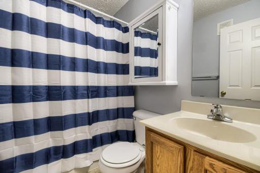 2575 Yellowstone Dr - Web Quality - 028 - 28 Bathroom.jpg