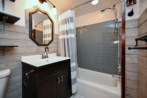 12 Bathroom.jpg