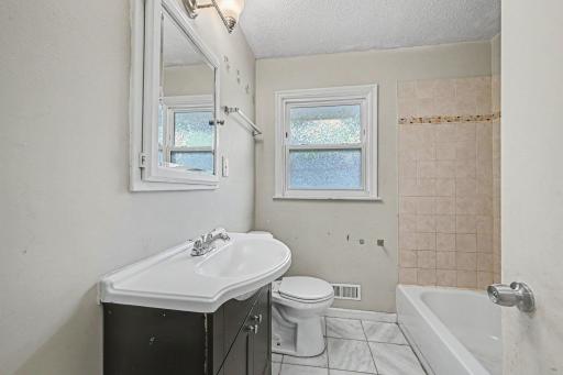 5931 Zenith Avenue N, Brooklyn Center, MN 55429