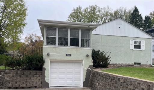 468 Bayview Drive, Roseville, MN 55113