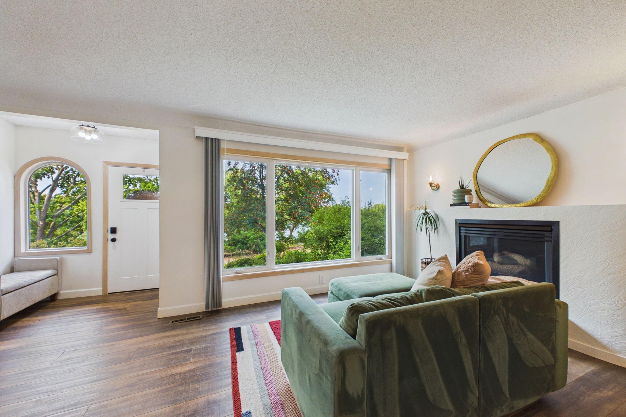 lookout livingroom.jpg