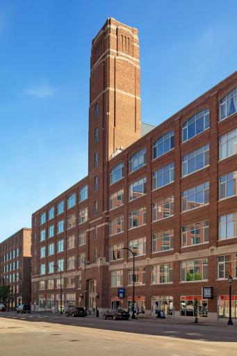 effortless access to so many neighborhood and city amenities ...