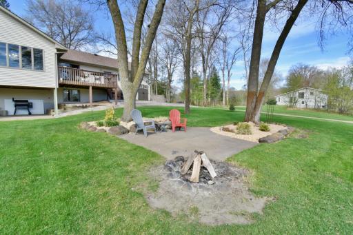 Backyard Fire Pit Area - Entertainment space