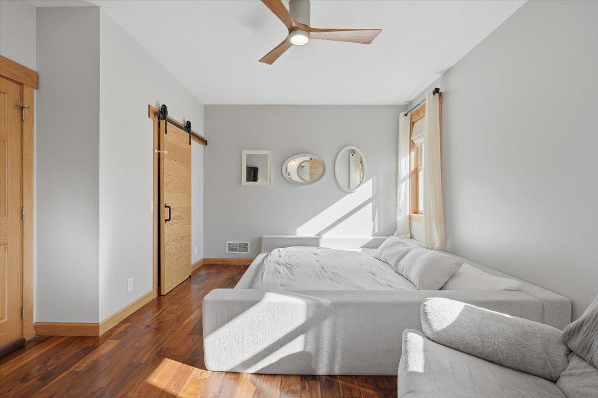 16-Bed 1.jpg