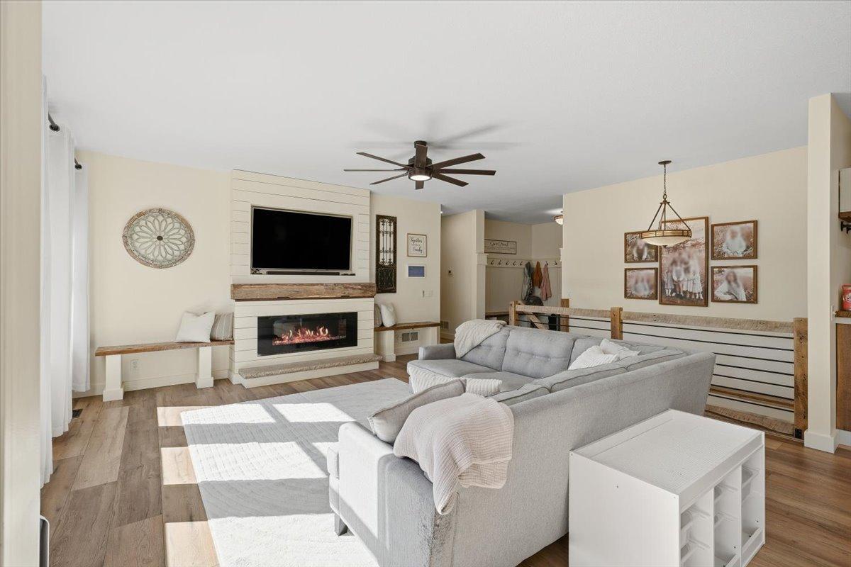 08-Living Room.jpg
