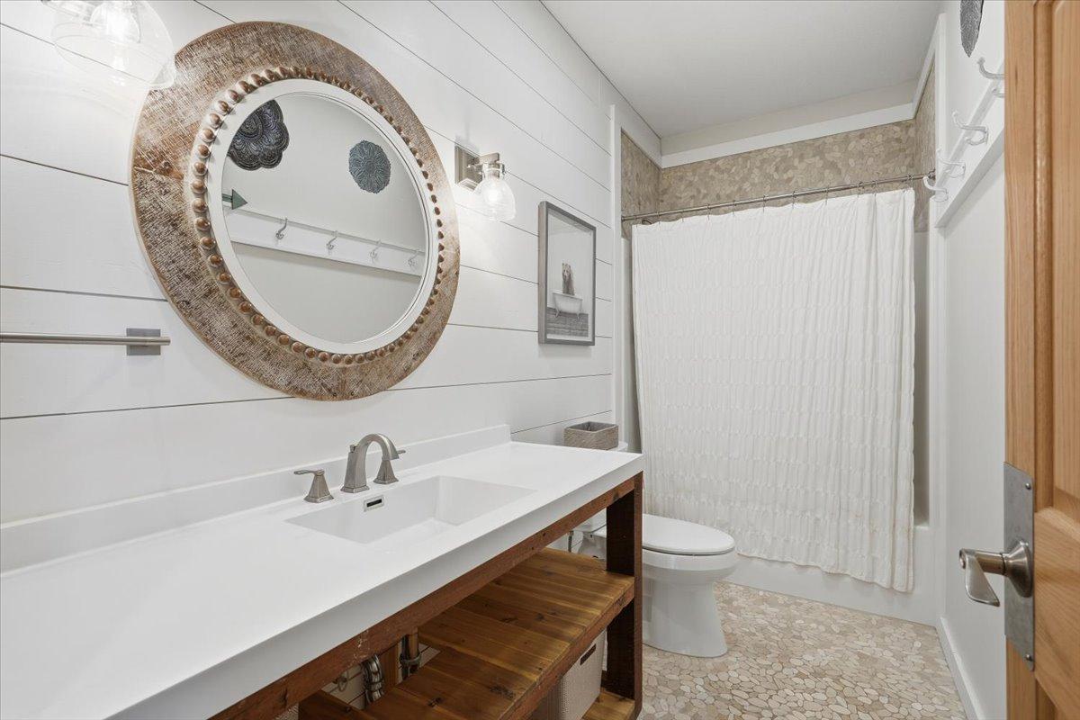 22-Bath 2.jpg