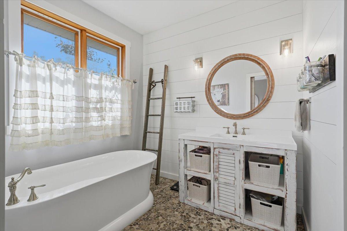 18-Bath 1.jpg
