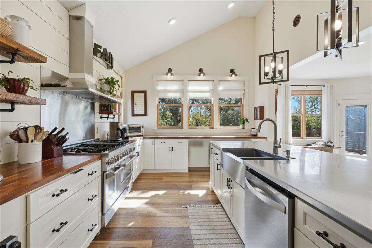 13-Kitchen.jpg