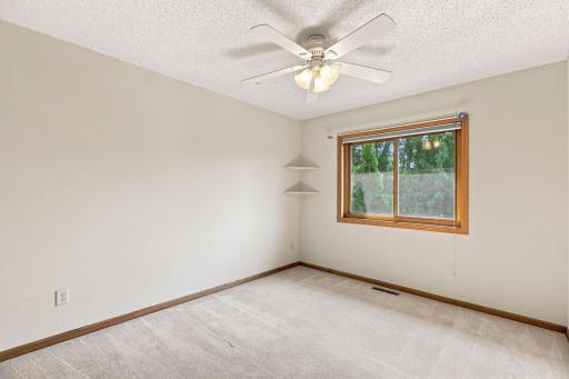 13-web-or-mls-13525 Oakwood Dr-5.jpg