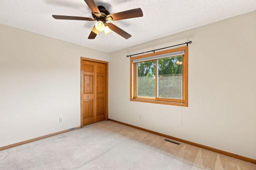 16-web-or-mls-13525 Oakwood Dr-8.jpg