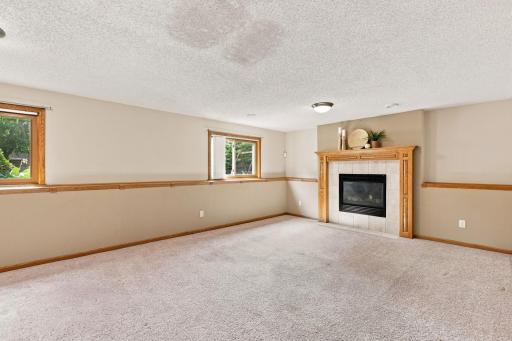 21-web-or-mls-13525 Oakwood Dr-10.jpg