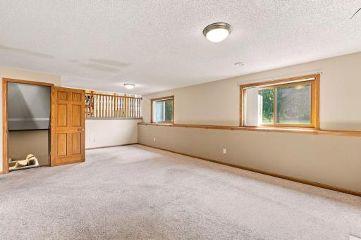 22-web-or-mls-13525 Oakwood Dr-11.jpg
