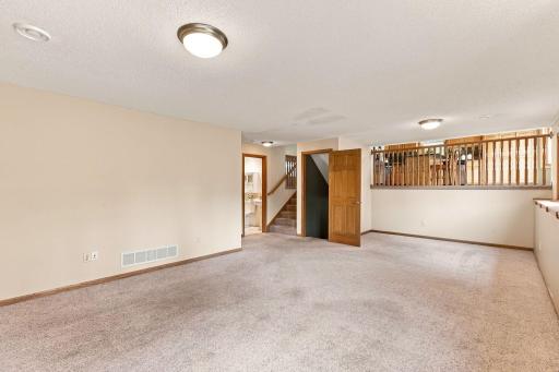 23-web-or-mls-13525 Oakwood Dr-12.jpg