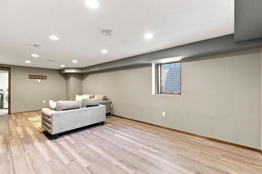 26-web-or-mls-13525 Oakwood Dr-13.jpg