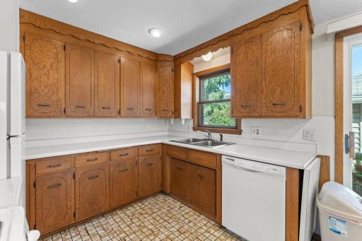 1041 Keefe Street, Eagan, MN 55121