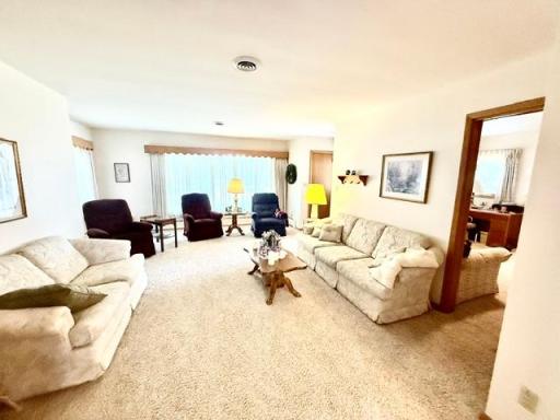 819 E Meadow Lane, Redwood Falls, MN 56283