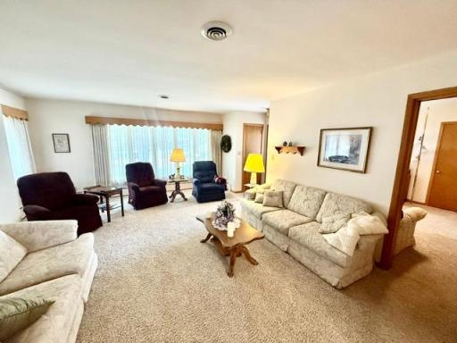 819 E Meadow Lane, Redwood Falls, MN 56283