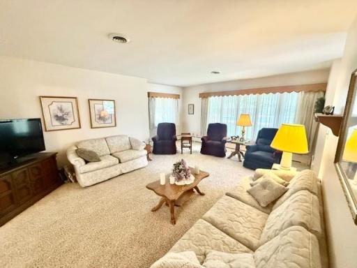 819 E Meadow Lane, Redwood Falls, MN 56283
