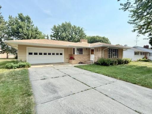 819 E Meadow Lane, Redwood Falls, MN 56283