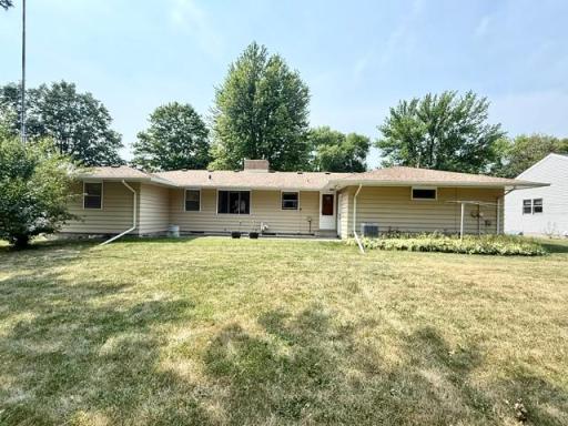 819 E Meadow Lane, Redwood Falls, MN 56283