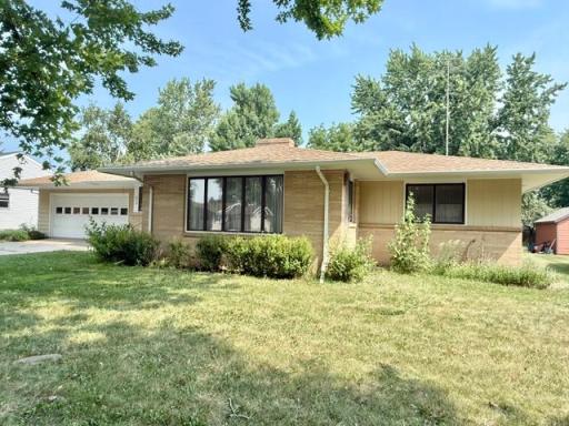 819 E Meadow Lane, Redwood Falls, MN 56283