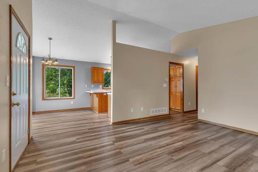 33 8th Avenue N, Waite Park, MN 56387