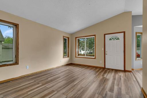 33 8th Avenue N, Waite Park, MN 56387