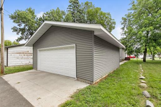 33 8th Avenue N, Waite Park, MN 56387