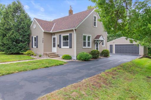725 4th Avenue SW, Hutchinson, MN 55350