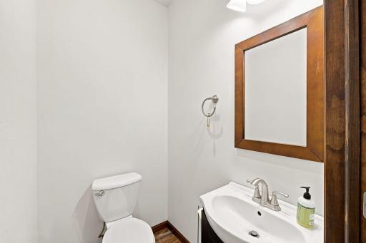 Main floor 1/2 bath